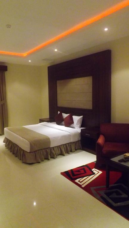 Baron Palace - Almasif Hotel Apartments Riyadh Room photo