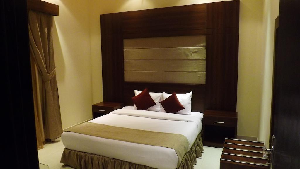 Baron Palace - Almasif Hotel Apartments Riyadh Room photo